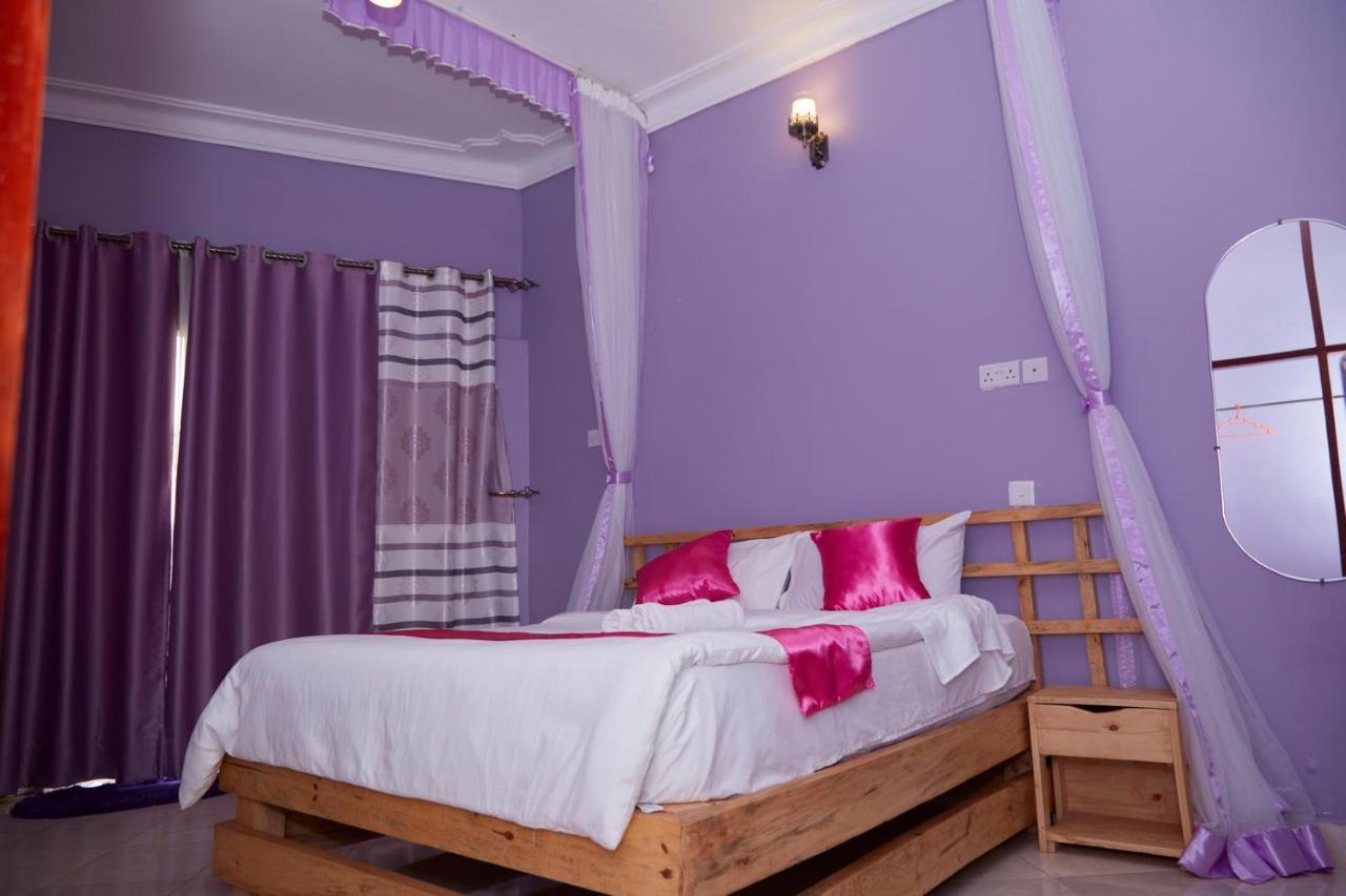 Westway Luxury Suites Mbarara Eksteriør billede