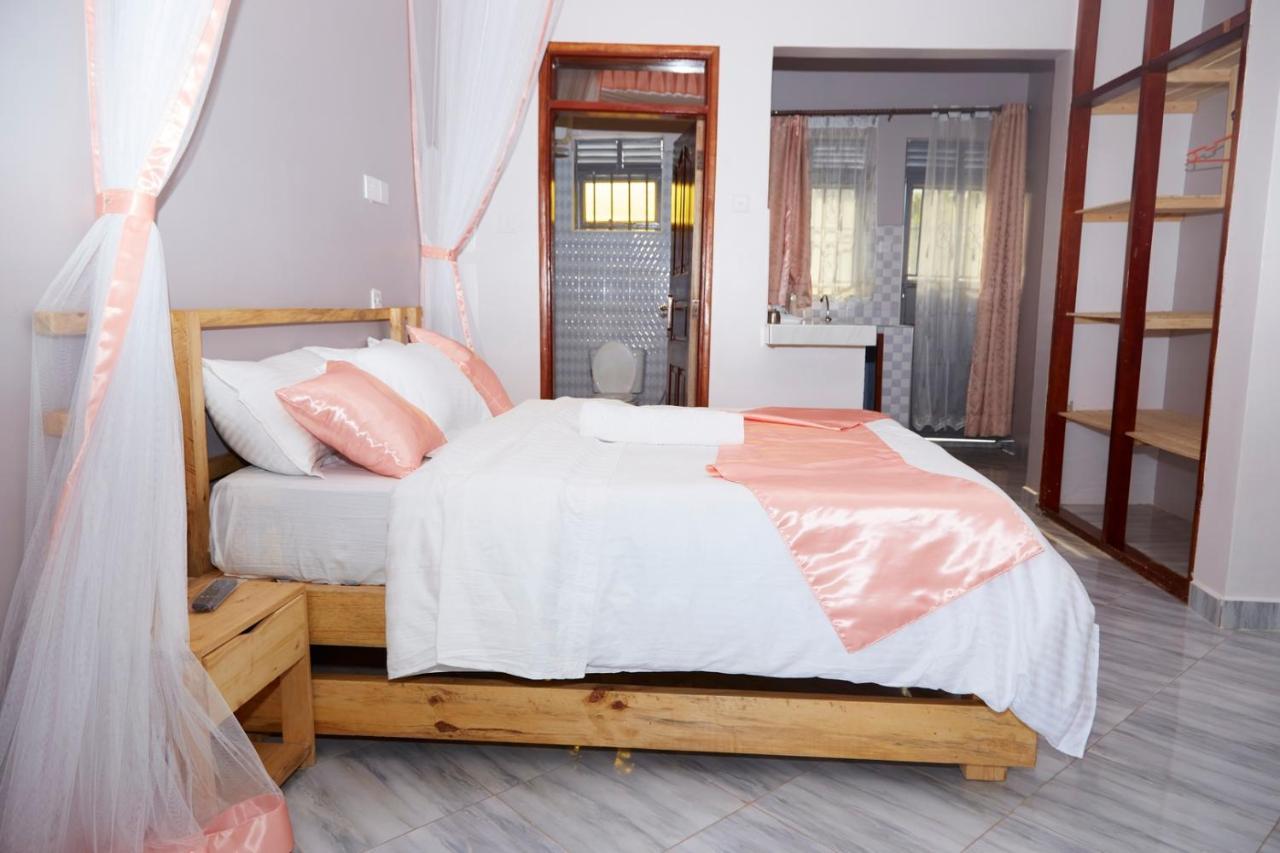 Westway Luxury Suites Mbarara Eksteriør billede