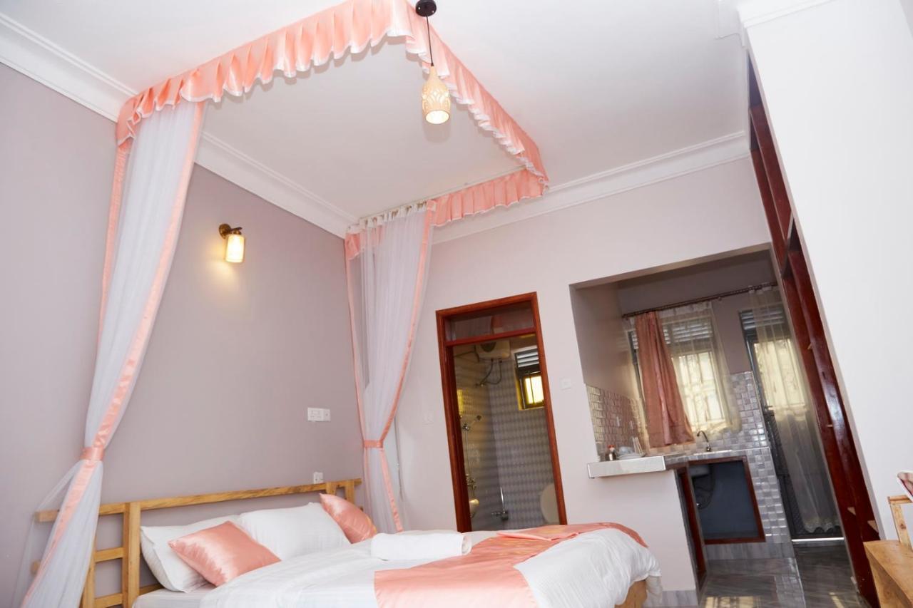 Westway Luxury Suites Mbarara Eksteriør billede