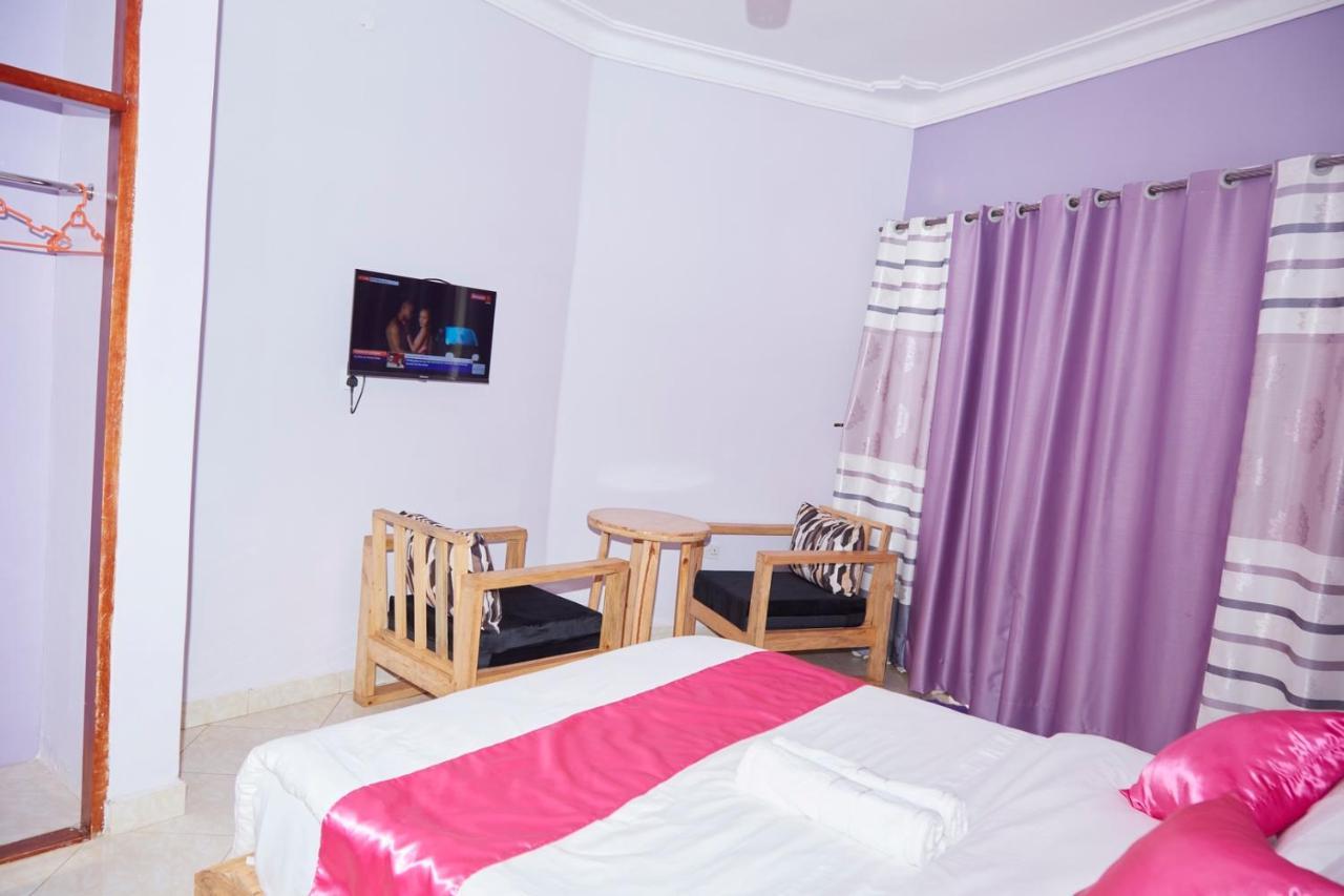 Westway Luxury Suites Mbarara Eksteriør billede