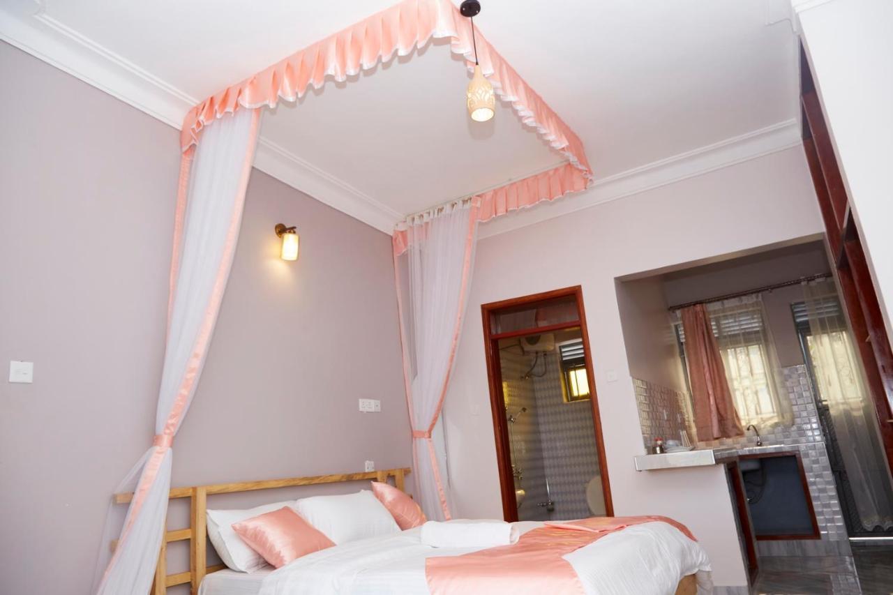 Westway Luxury Suites Mbarara Eksteriør billede