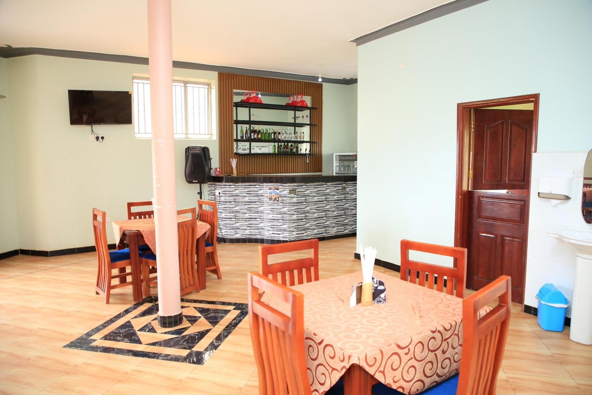 Westway Luxury Suites Mbarara Eksteriør billede